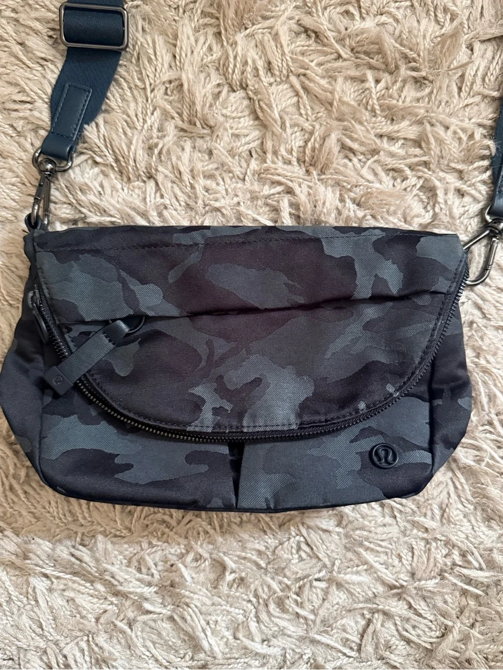 lululemon all night festival bag Jacquard Camo Crossbody Messenger black strap